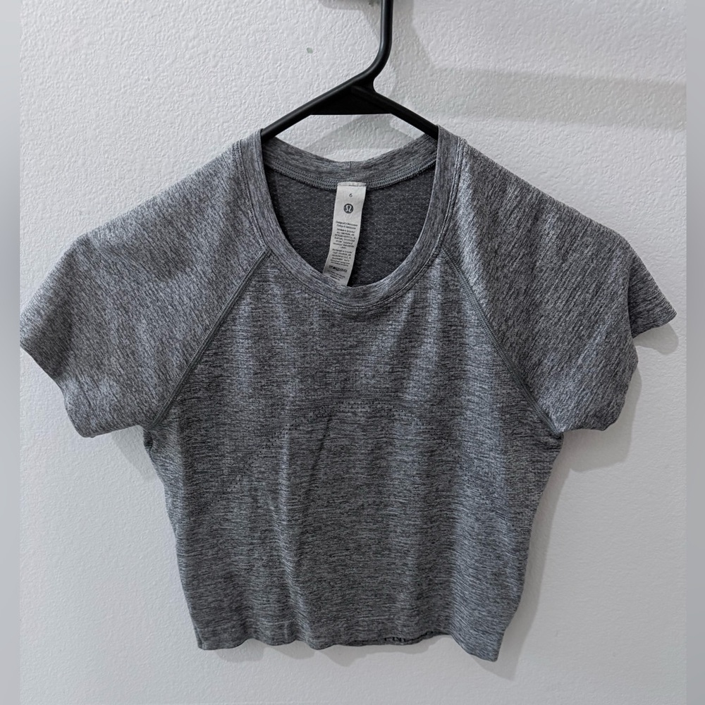 Lululemon swiftly tech cropped short sleeved shirt size 6